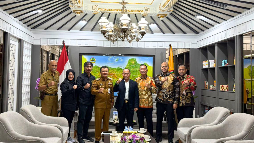 Bank Arto Moro - Gubernur Jawa Tengah Ahmad Lutfi